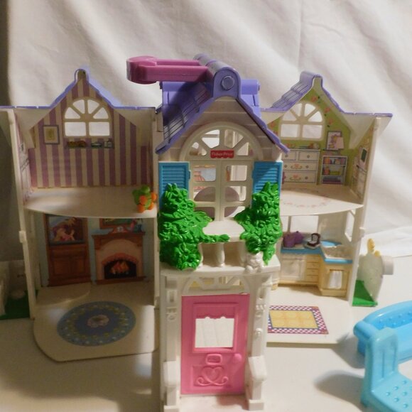 2004 Fisher Price Sweet Streets Cottage with accessories - Picture 1 of 6